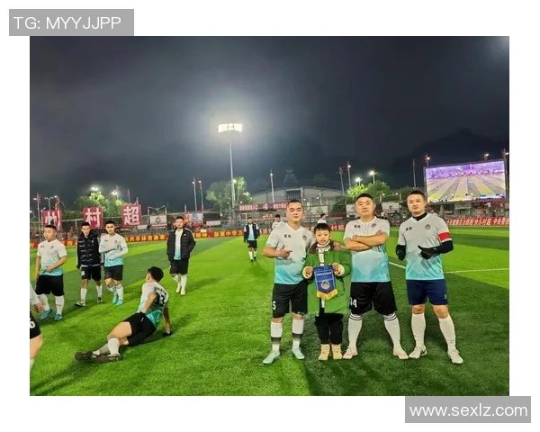 四川与贵州足球对决激战正酣球迷热情高涨期待精彩瞬间