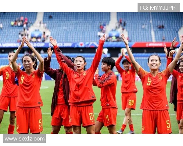 女足中国迎战中国香港力争胜利展现实力与团结精神