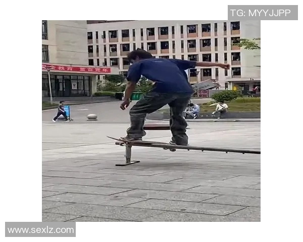 重庆滑板队的力量揭秘滑板巨献带你领略城市青春的激情与活力