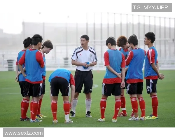 重庆足球队技术解析：从战术布局到球员配合的全方位剖析