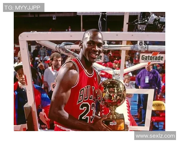 乔丹克拉克森的篮球之路与成就解析：从新秀到全明星的蜕变之旅